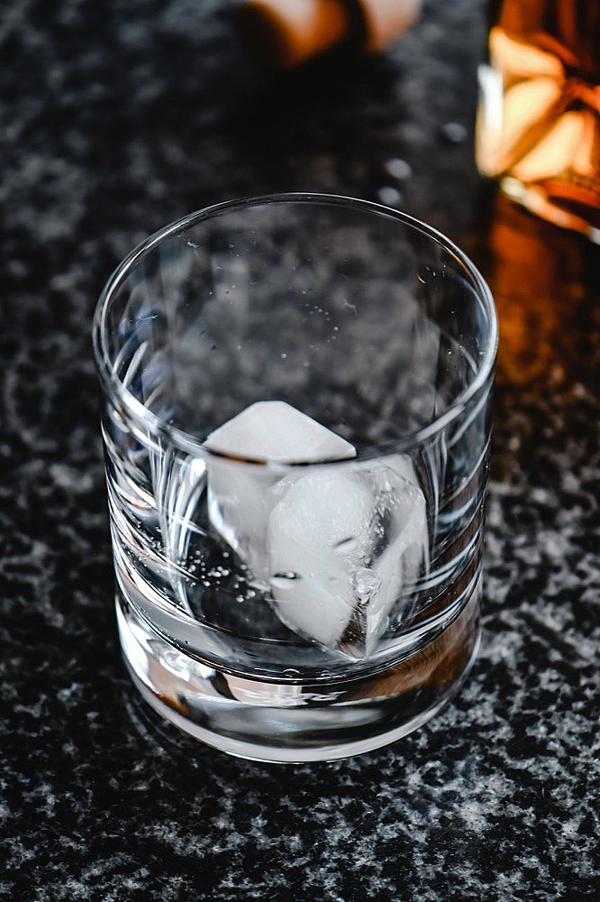 Elegant snowflake drinking glasses for a refined winter table